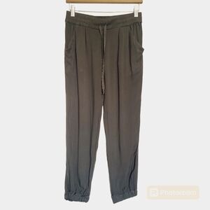 Aritzia Talula Lightweight Army Green Jogger Pants Size S